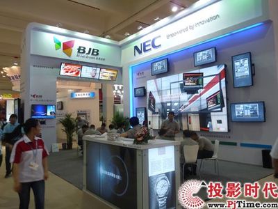 同辉佳视72英寸高亮户外广告机闪耀数字标牌展，引领数字广告制作新浪潮